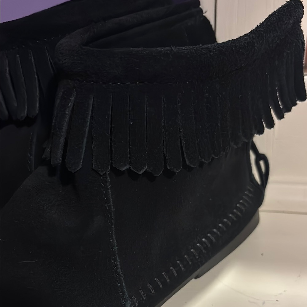 Minnetonka Black Moccasin Shoes - Picture 7 of 7